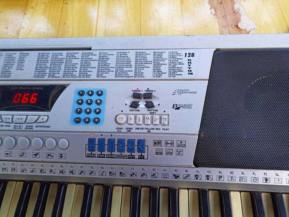 Продам синтезатор BRAVIS 920 (пошкоджений)