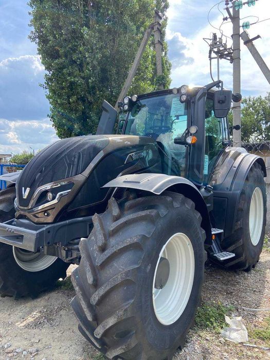 Трактор Valtra T235