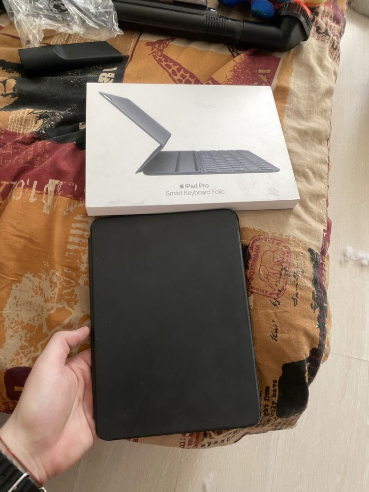 Клавиатура на айпад iPad Pro (11-inch) Smart Keyboard Folio