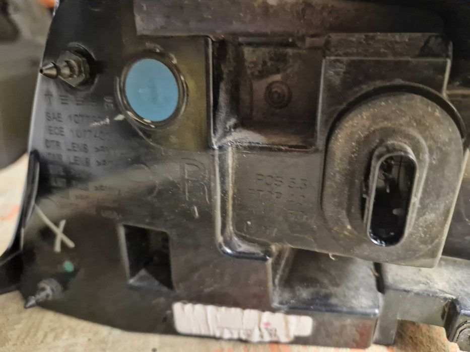 Тесла модел У задній фонарь