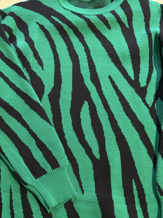 Светр  подовжений новый