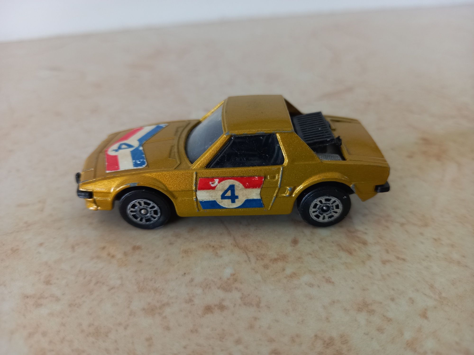 Corgi Juniors Fiat XI/9

Resorak