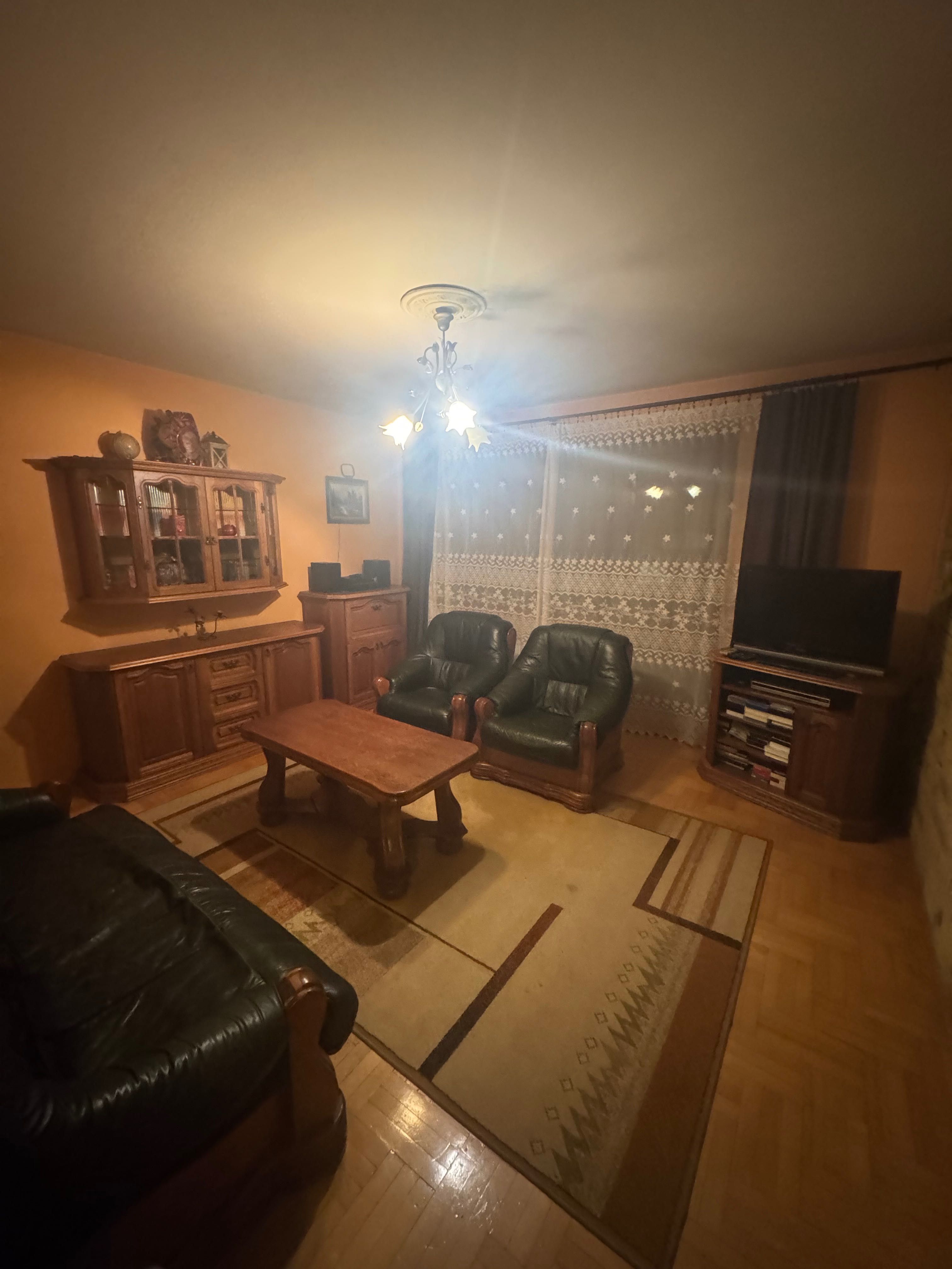 Zestaw mebli z drzewa dębowego