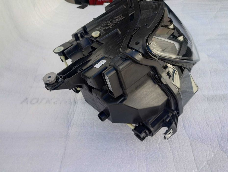 Lampa prawy przód + ślizg Audi Q4 E-TRON 89A FULL LED MATRIX