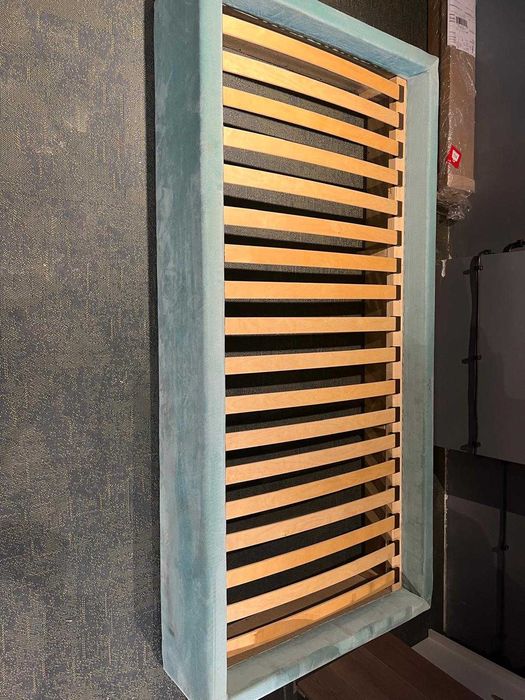 Łóżko tapicerowane ze stelażem (210x100) na materac (90x200)