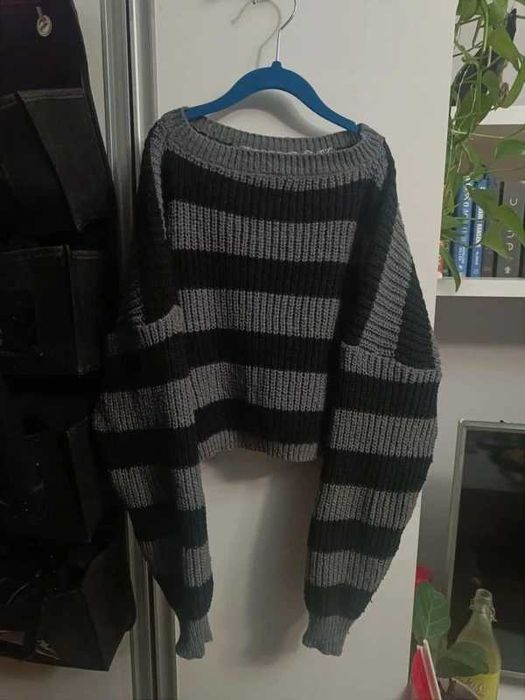 Sweter oversize cropped alternatywny