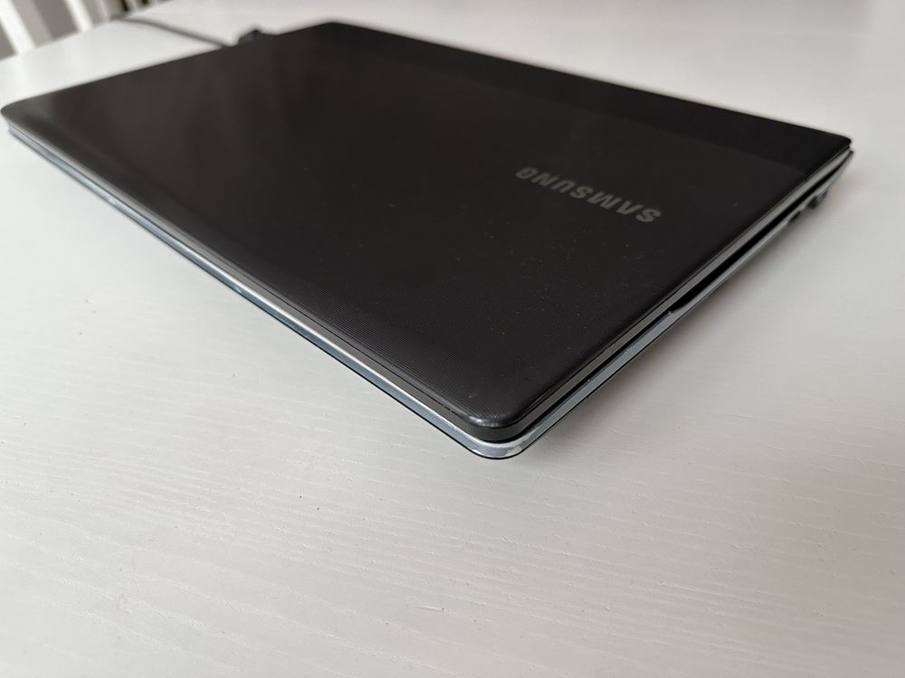 Laptop Samsung NP300E5A 2x2,1GHz 500GB Windows 10