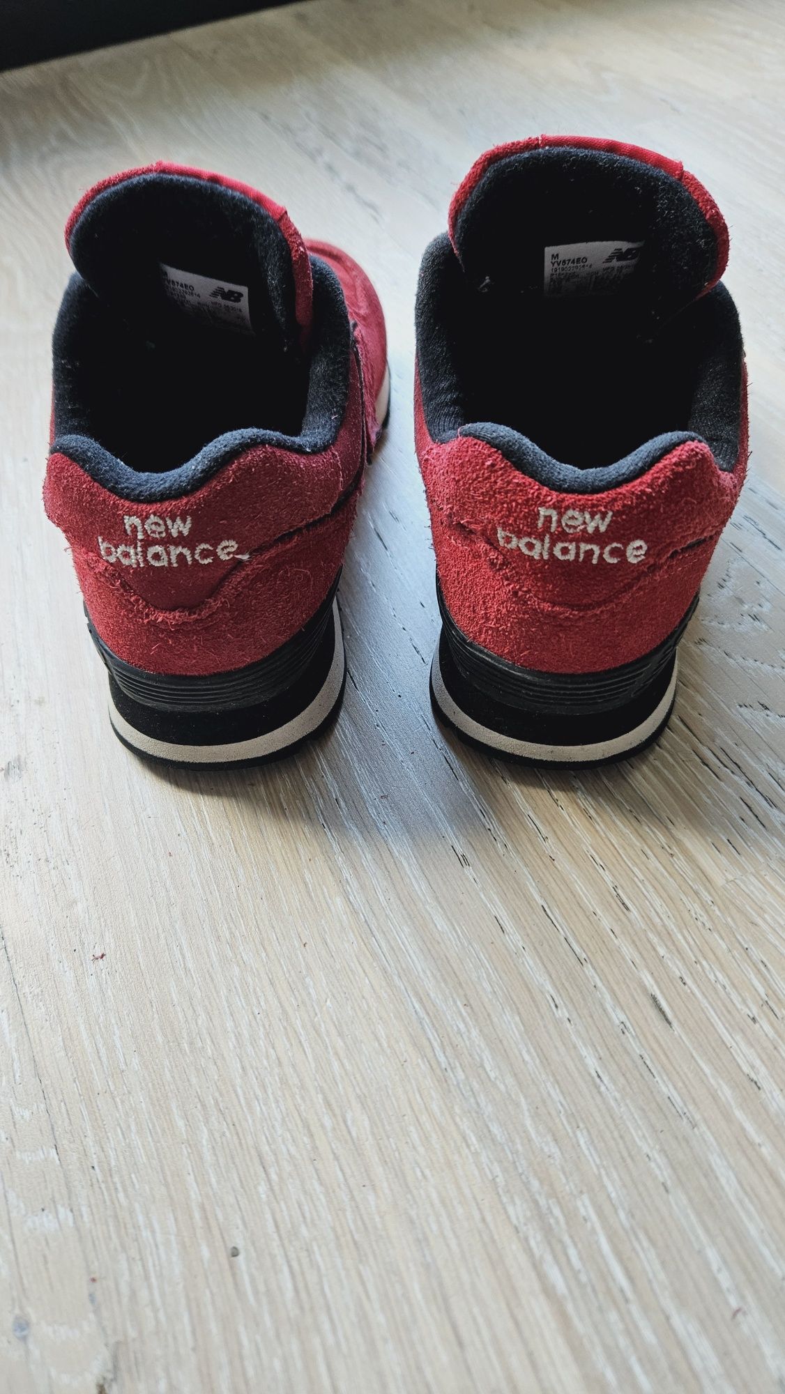 Dziecięce buty New Balance zamsz roz. 28