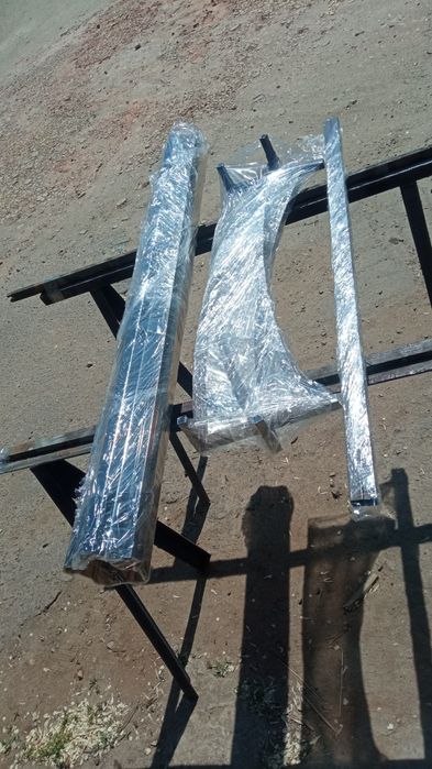 Піддашок над дверима.