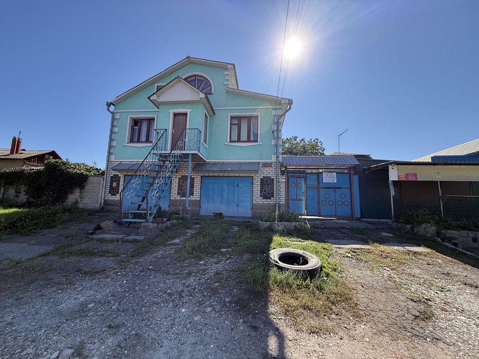 Продам 2 дома на одном участке на Тюринке