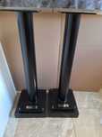 Standy pod kolumny monitory