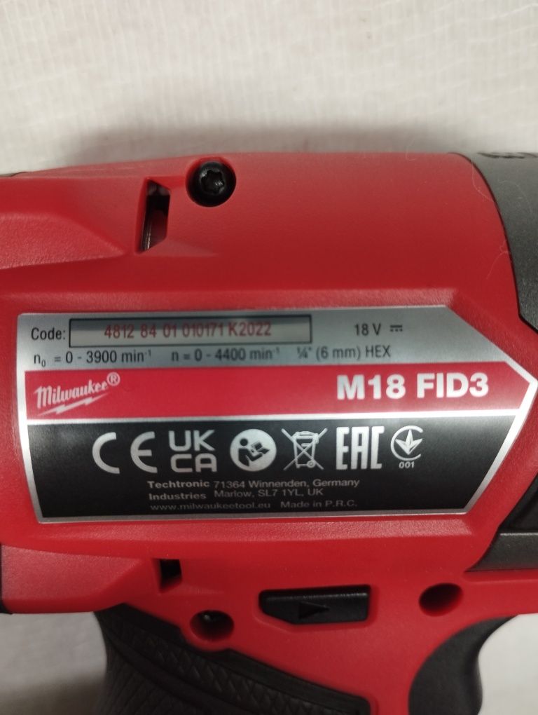 Zakrętarka udarowa 1/4'' 18V Milwaukee M18 FID3-0