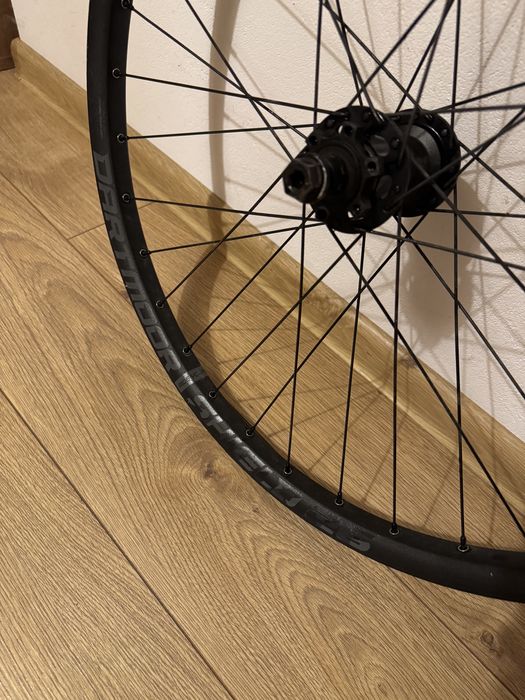 Komplet kół Dartmoor Reel pro Shield 26 Dirt 100x15 135x10