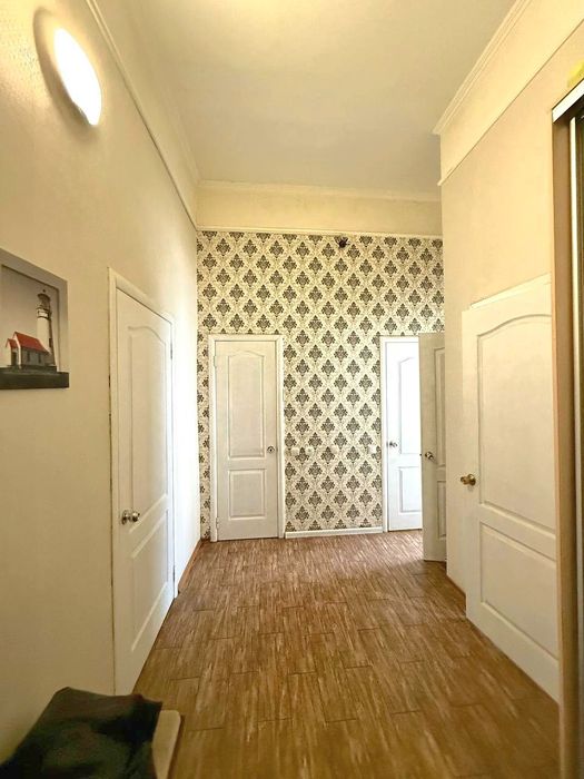 Продам 2-х комнатную сталинку в центре города!