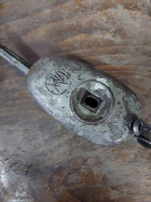 Sprzedam zabytkową olejarkę i ostrzarka ręczną-obniżka ceny