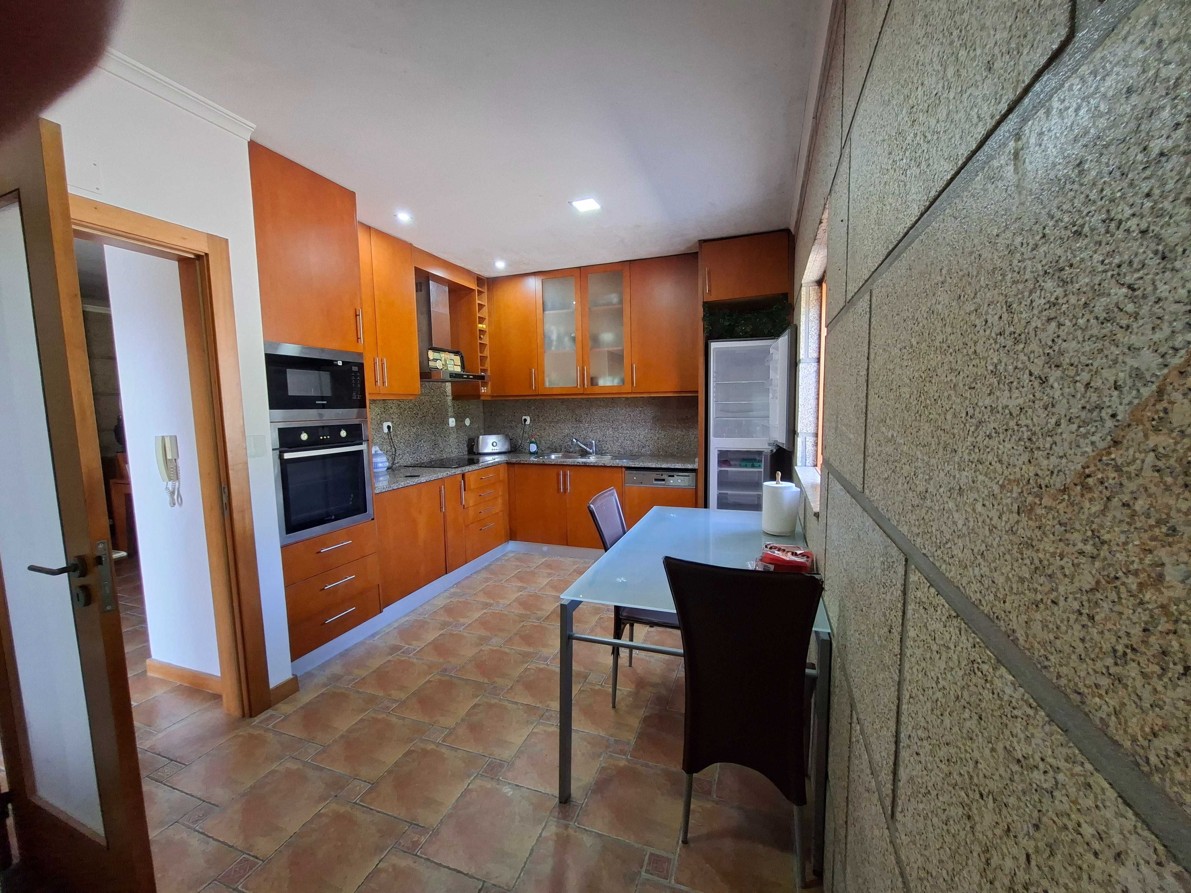 Arrenda-se Casa em local tranquilo, com natureza e conforto