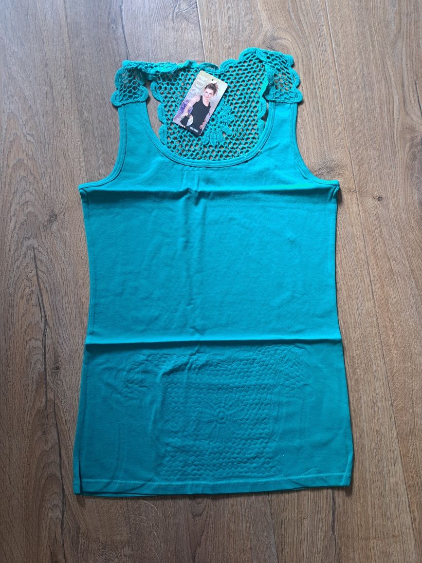 Top z azurowymi dodatkami Ideal S