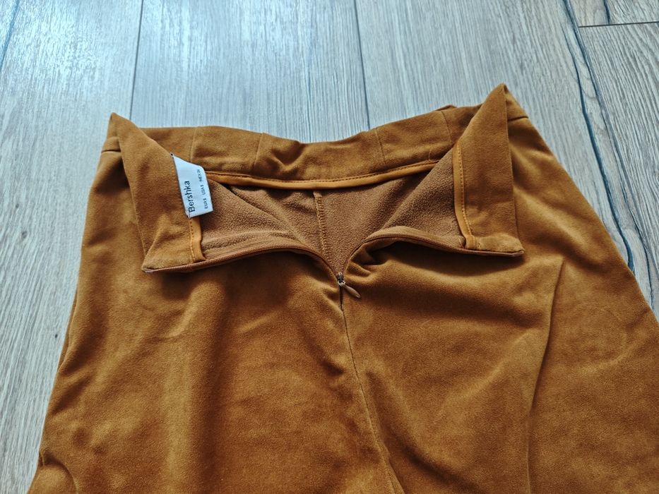 Spodnie dzwony Bershka r.S