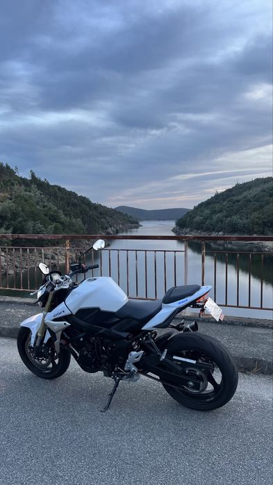 SUZUKI GSR 750 106cv