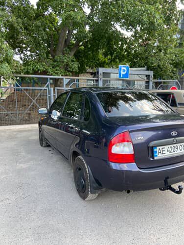 Продаємо свою   машину  Lada Калину  в гарному стані .