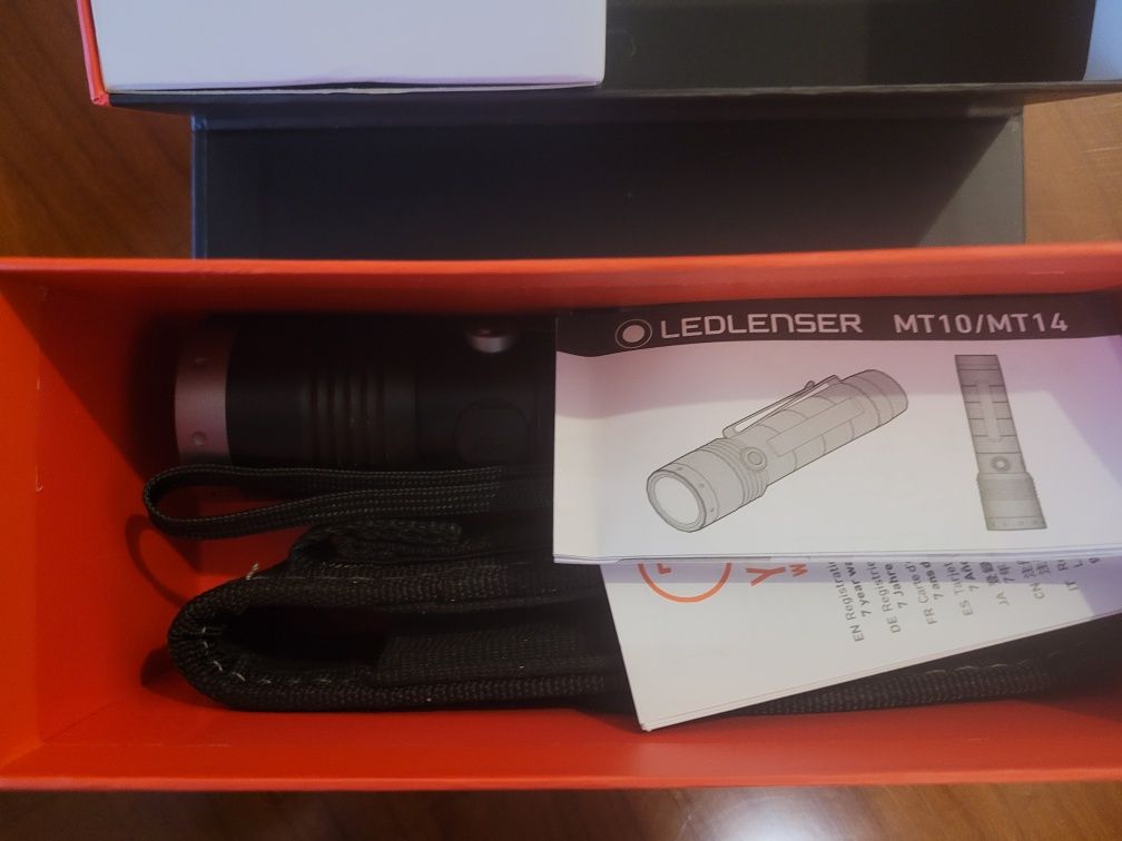 Latarka Ledlenser MT 14  1000 lumenów