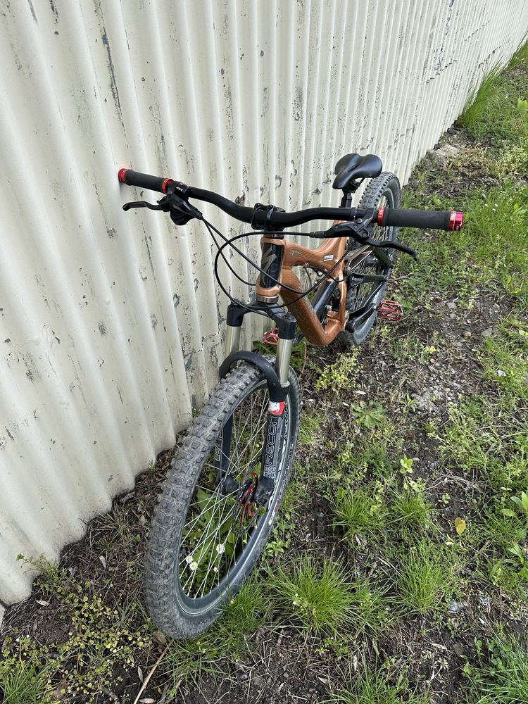 Rower górski, enduro Demo 8