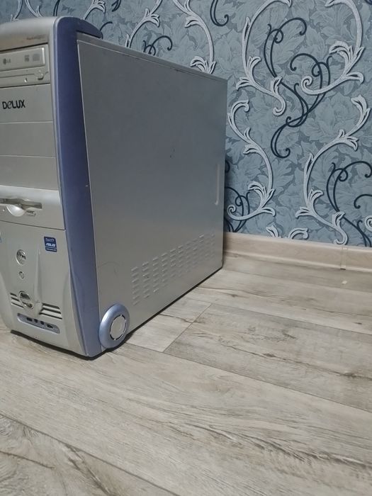 Компьютер Delux.