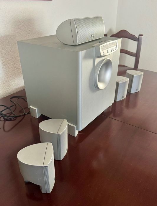 Sistema de som Home Cinema JBL ESC360