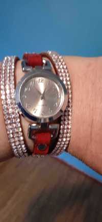 Czerwony damski zegarek