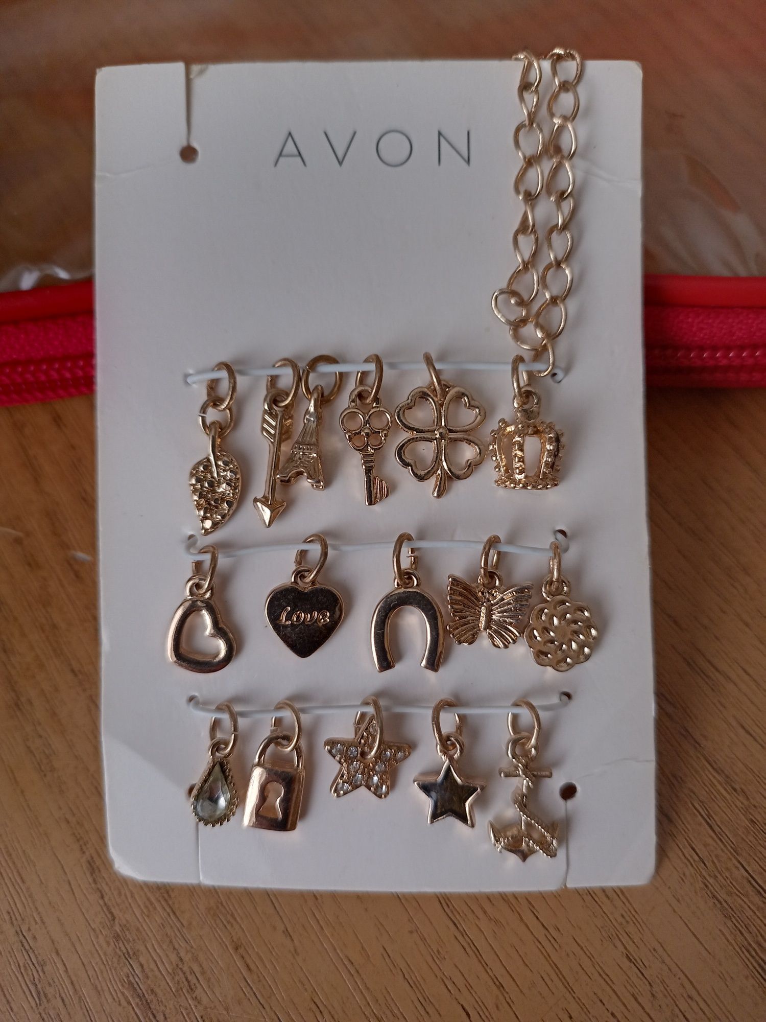 Підвіски від Avon