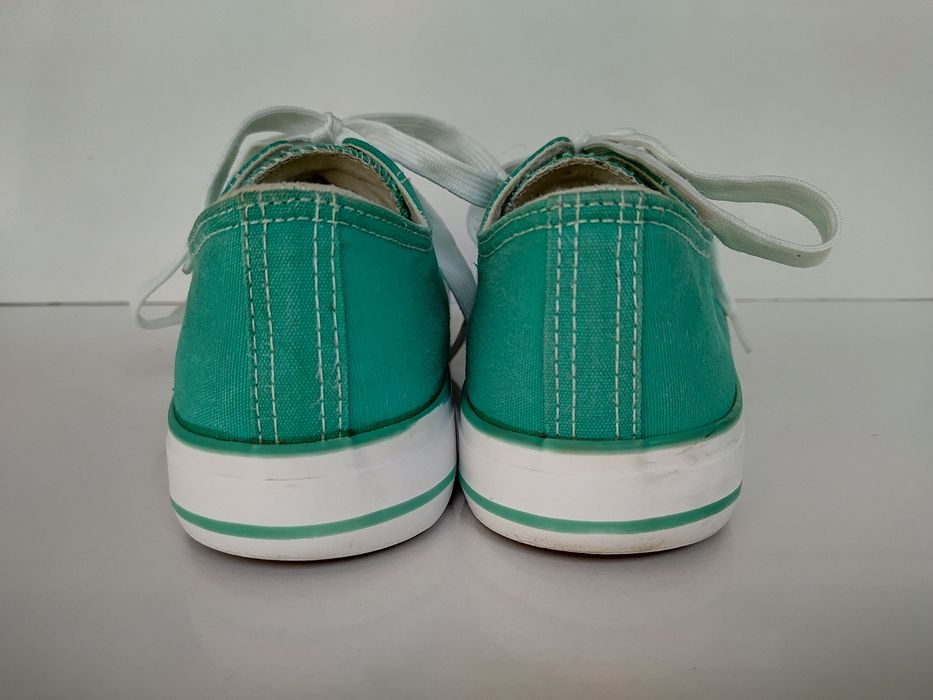 Sapatilhas tamanho 37, cor vede