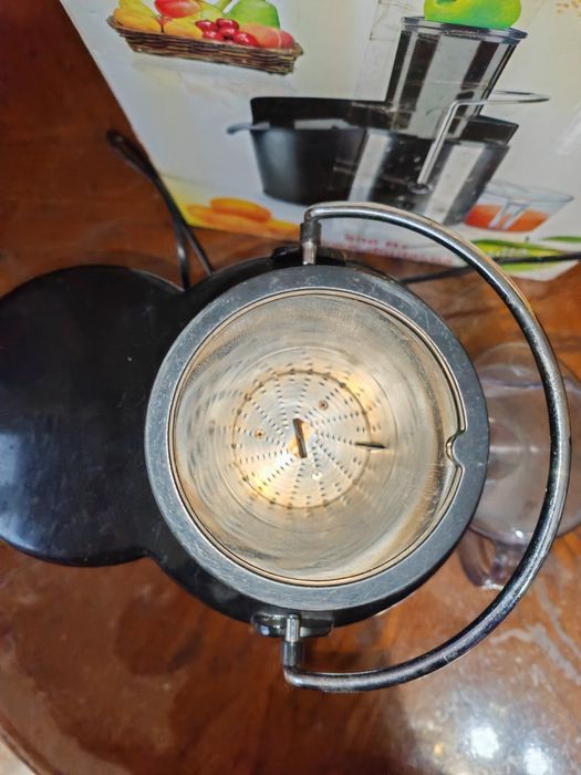 Соковыжималка бытовая