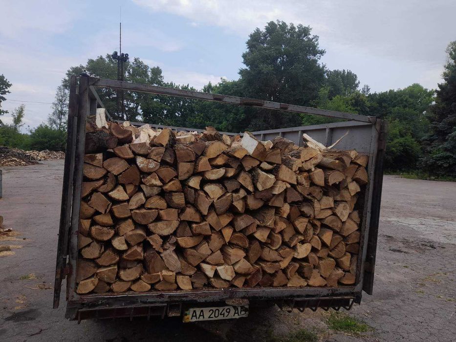 Дрова дуб и ясень. Колотые и метровые. Рассрочка.