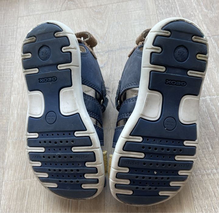 Sandálias Geox - tamanho 24