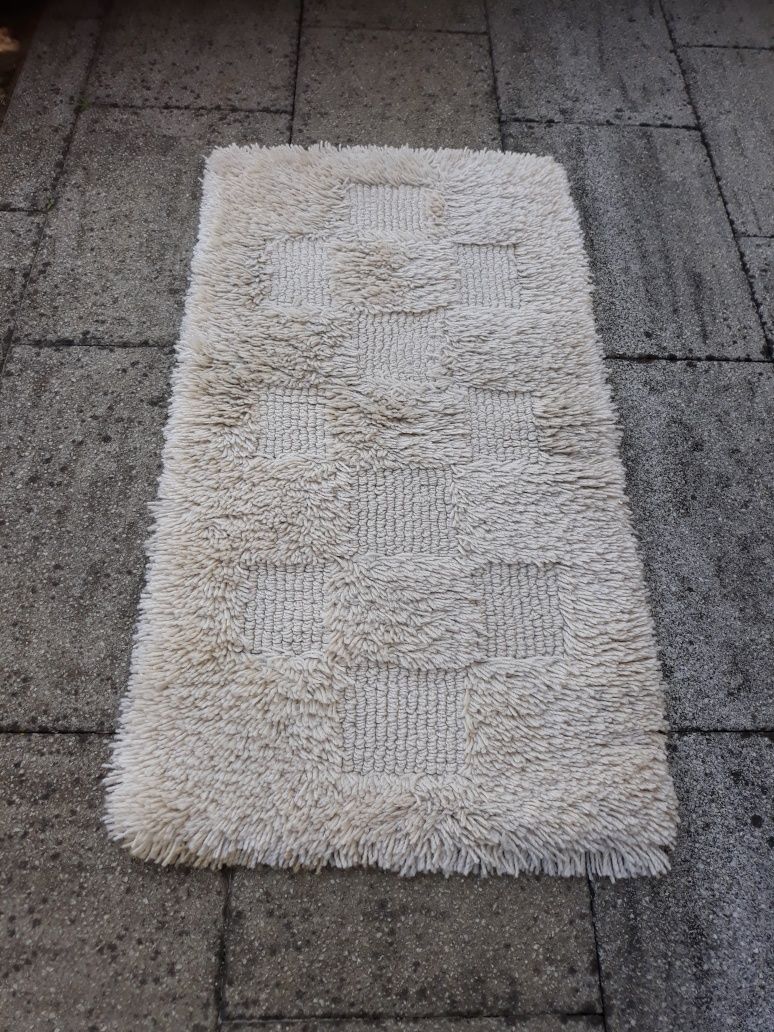 Tapete para quarto ou sala.