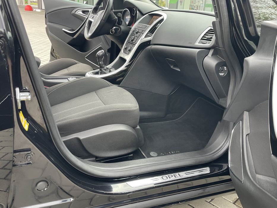 Продам Opel Astra J 2012р. 1.6 бензин Свіжопригнана