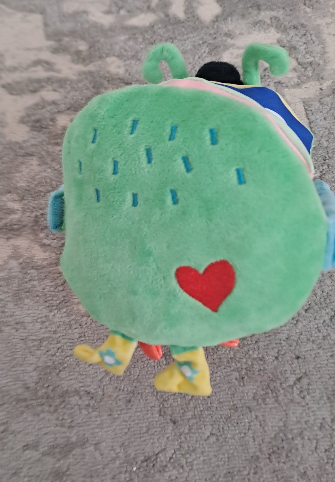 Peluche bebé para cama de grades