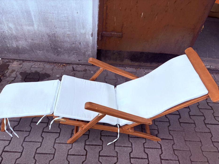 Leżak tarasowy z podnóżkiem lite drewno akacjowe lekko uszkodzony