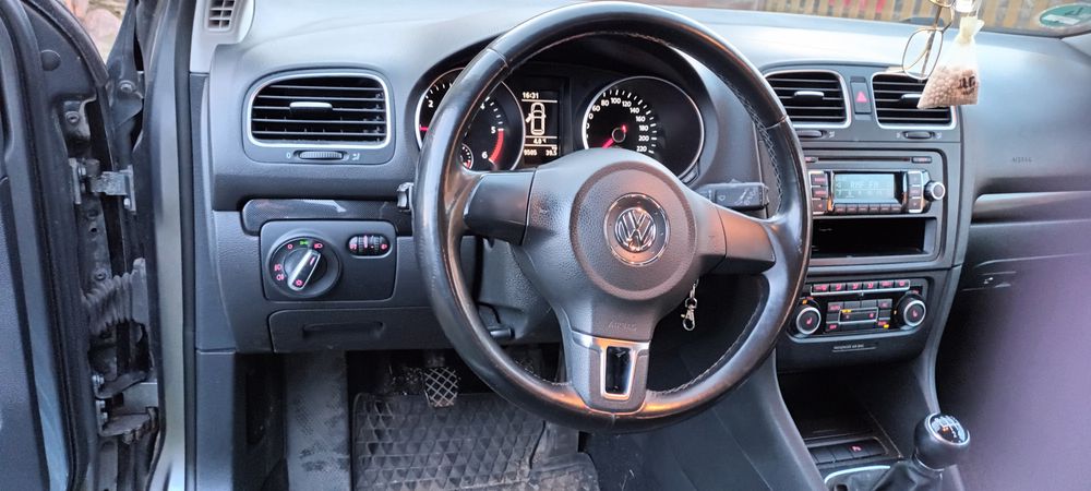 Vw golf Vl kombi 1.6 Tdi 2011 z klimą
