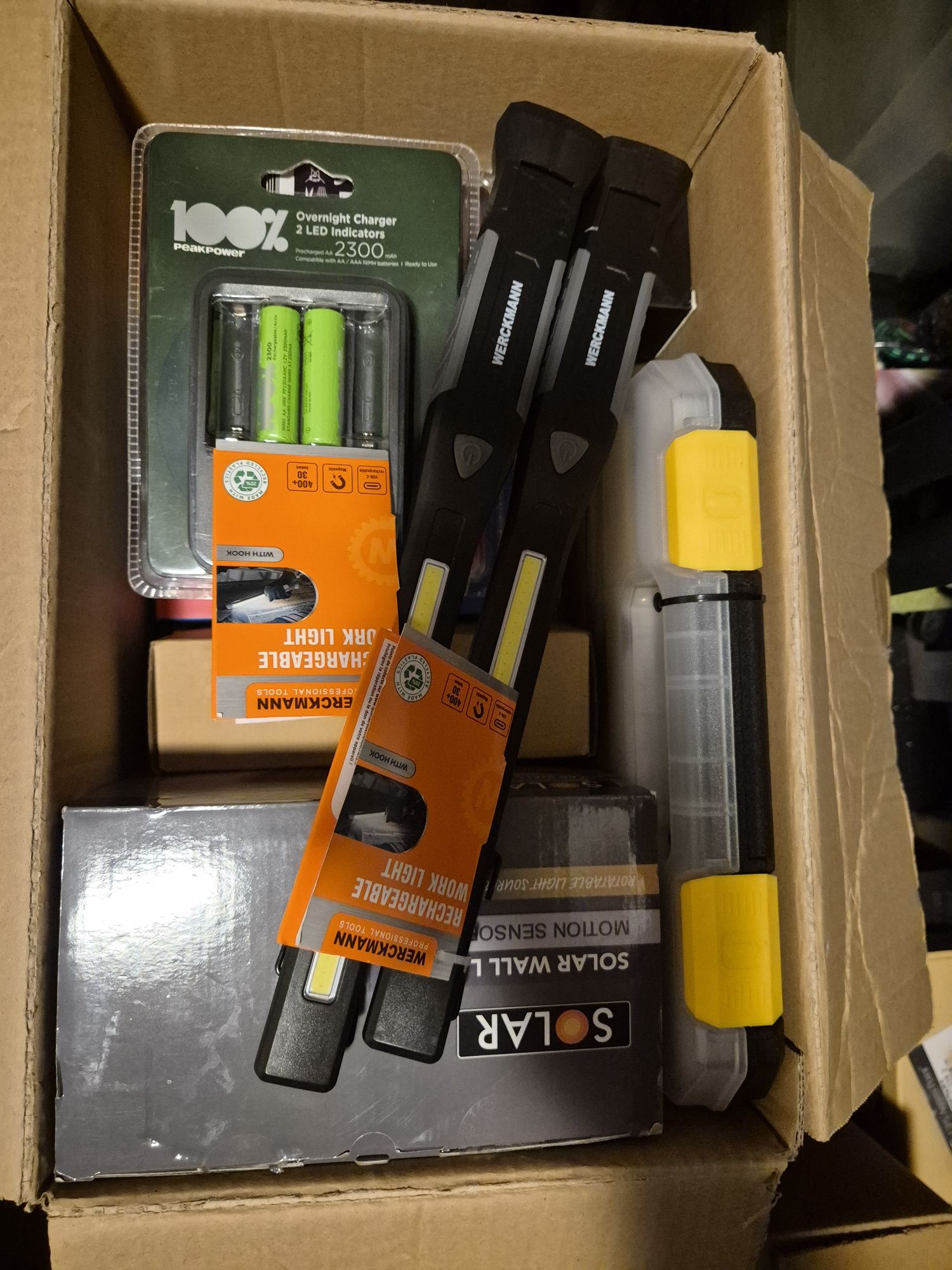 Karton box z mix elektroniką