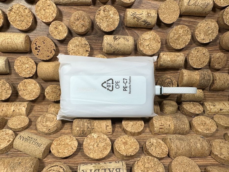 Портативний зарядний пристрій myCharge AMP PRONG 5,000mAh