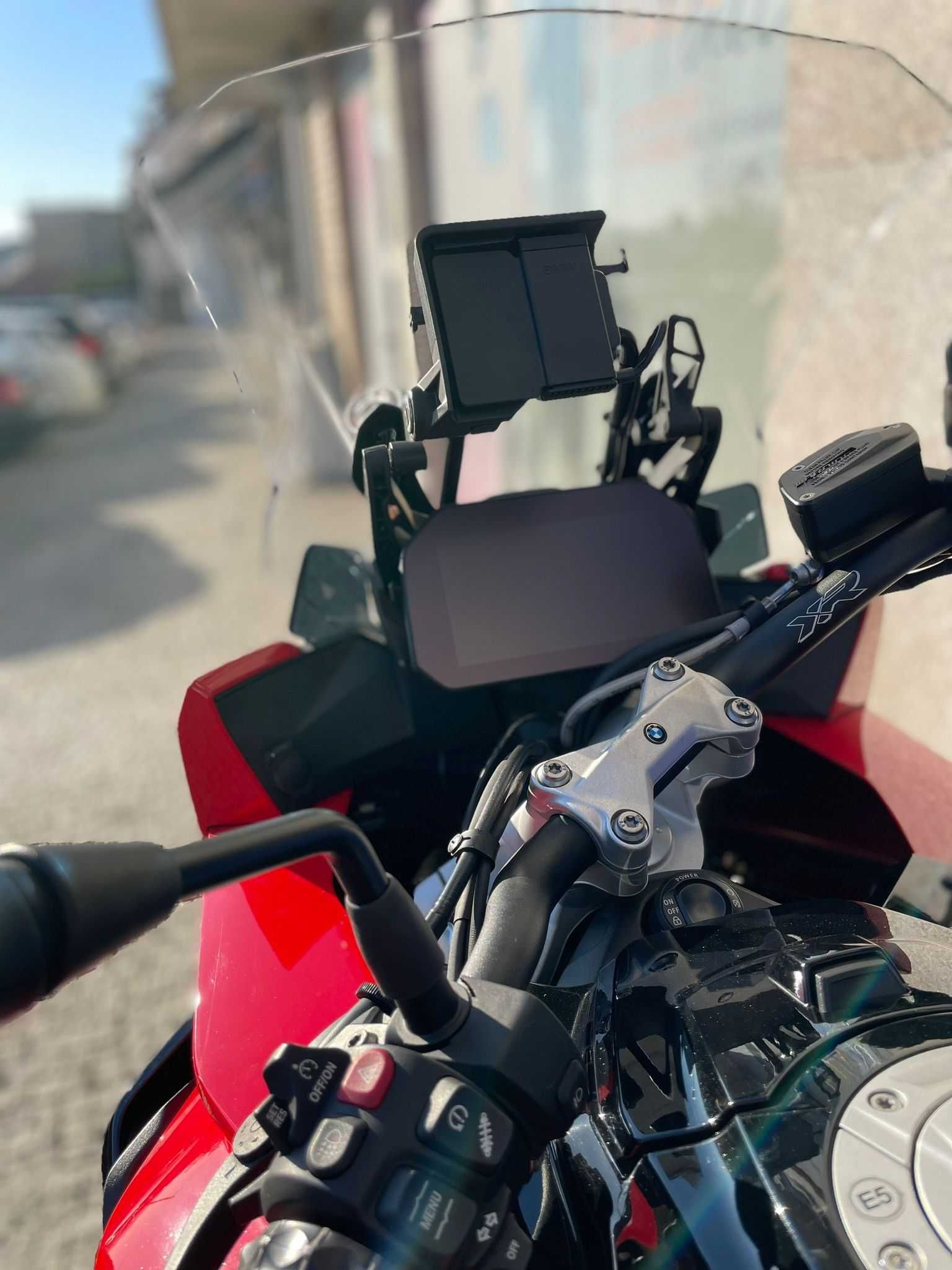 BMW S1000XR vermelha 2022