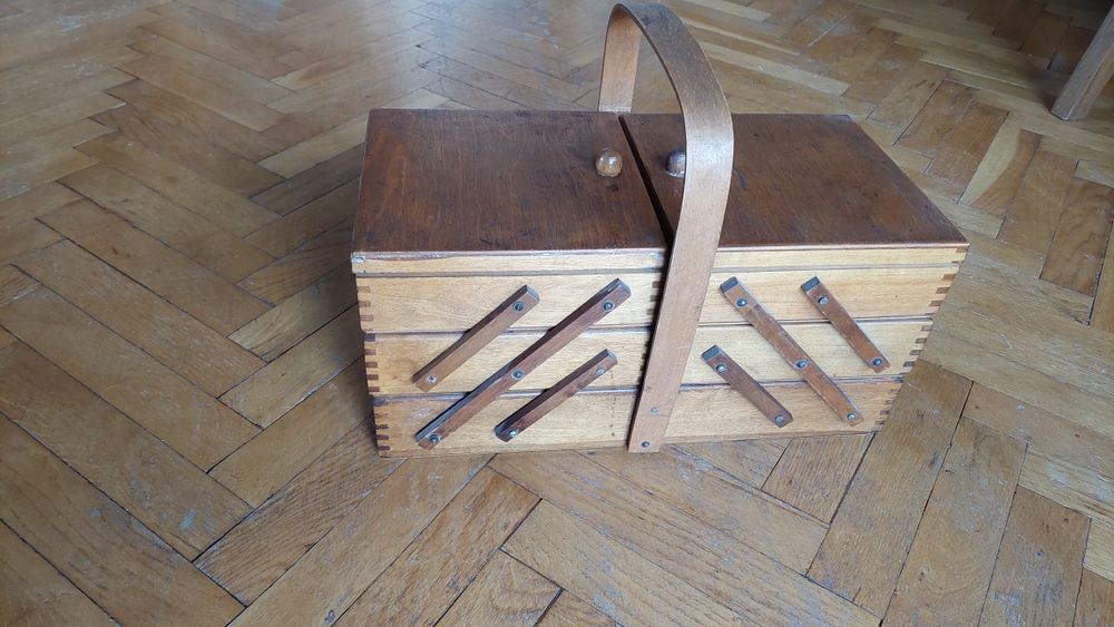 Szkatułka organizer niciarka drewniana kuferek