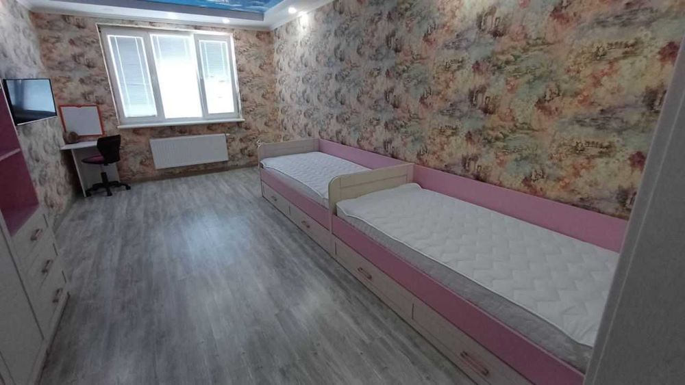 ВЛАДЕЛЕЦ! Современный дом рядом с метро на Лукьяновке.