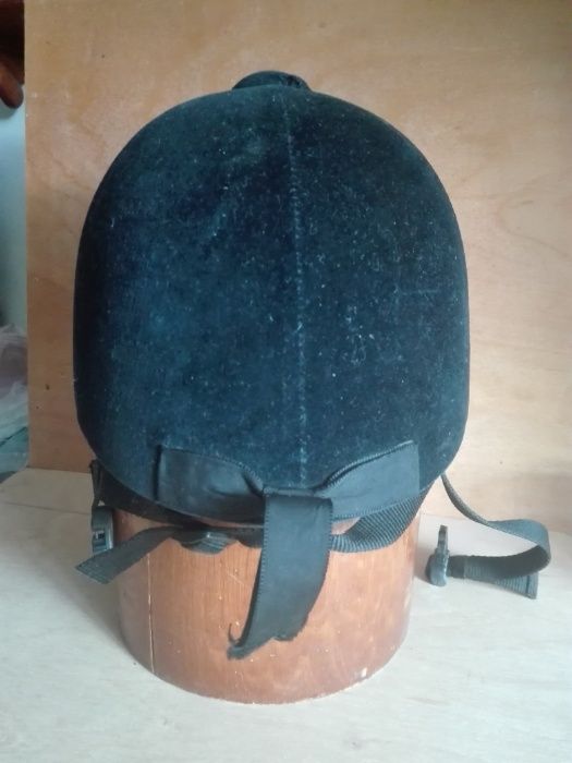 каска-шлем для конного спорта 57 размер.
