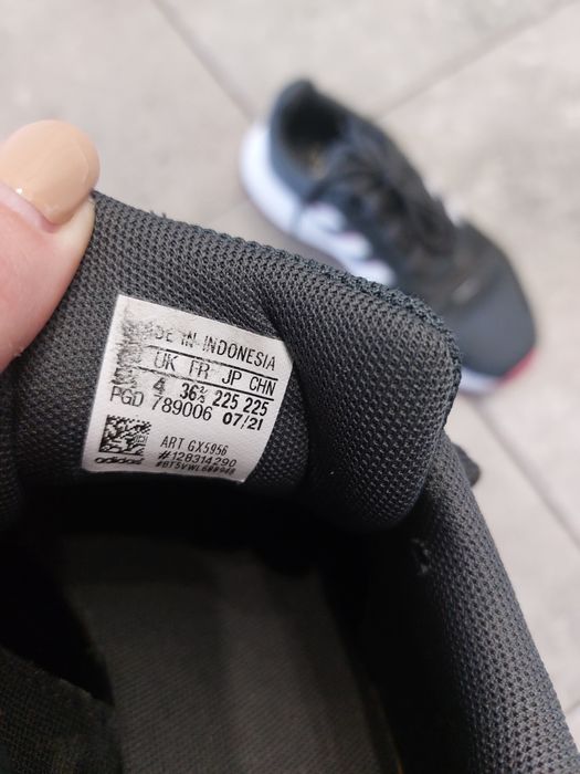 Жіночі кросівки Adidas runfalcon