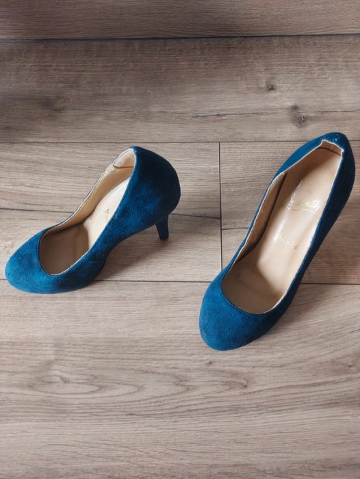 Christian Louboutin szpilki marka premium zamszowe na wysokim obcasie