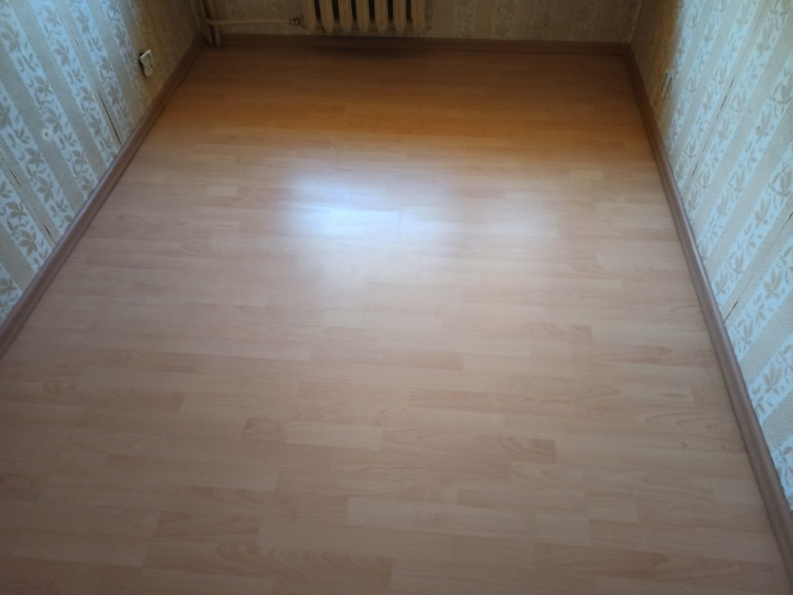 Panele podłogowe w dobrym stanie + podkład + listwy, 45m2