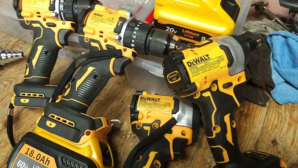 Lampa funkcyjnacdewalt