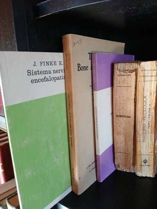 Varios livros antigos de medicina